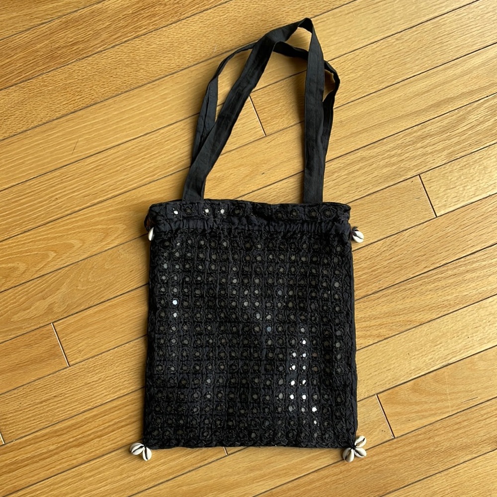 Black purse with mirror & shell details!